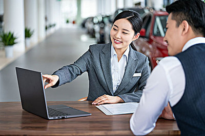 汽車銷售 洞察市場脈動，駕馭職業(yè)未來